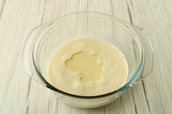 Дрожжевые пирожки с зеленым луком и яйцом в духовке - шаг 7