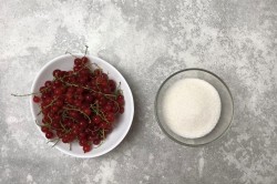 Джем из красной смородины в хлебопечке - шаг 1