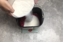 Джем из красной смородины в хлебопечке - шаг 5