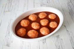 Ежики из индейки с рисом - шаг 9