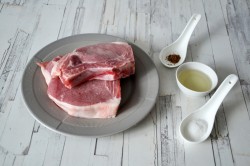 Эскалопы из свинины на сковороде - шаг 1