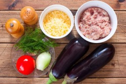 Баклажаны фаршированные запеченные в духовке с фаршем - шаг 1
