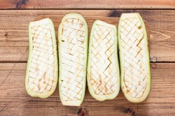 Баклажаны фаршированные запеченные в духовке с фаршем - шаг 2