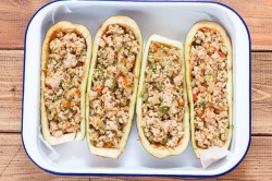 Баклажаны фаршированные запеченные в духовке с фаршем - шаг 7