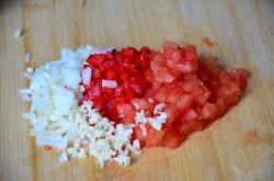 Фаршированные шампиньоны с помидорами в духовке - шаг 4