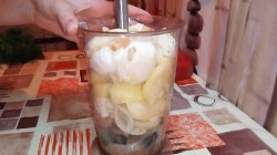 Форшмак из селедки с яблоками луком сливочным маслом - шаг 2