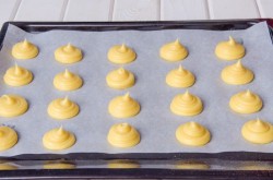 Французский торт из профитролей Крокембуш - шаг 13 Французский торт из профитролей Крокембуш - шаг 13