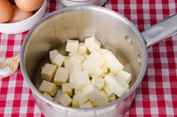 Французский торт из профитролей Крокембуш - шаг 3 Французский торт из профитролей Крокембуш - шаг 3