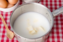 Французский торт из профитролей Крокембуш - шаг 4 Французский торт из профитролей Крокембуш - шаг 4