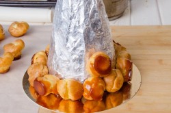 Французский торт из профитролей Крокембуш - шаг 33 Французский торт из профитролей Крокембуш - шаг 33