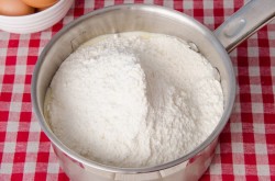 Французский торт из профитролей Крокембуш - шаг 7 Французский торт из профитролей Крокембуш - шаг 7