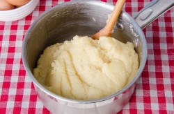 Французский торт из профитролей Крокембуш - шаг 8 Французский торт из профитролей Крокембуш - шаг 8