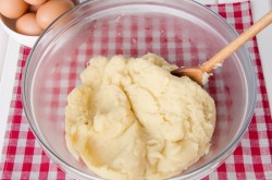 Французский торт из профитролей Крокембуш - шаг 9 Французский торт из профитролей Крокембуш - шаг 9