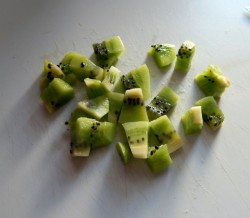 Фруктовый десерт с мороженым салат - шаг 2 Фруктовый десерт с мороженым салат - шаг 2