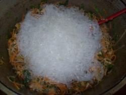 Фунчоза со свининой и овощами - шаг 8