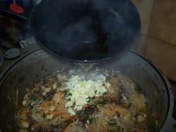 Фунчоза со свининой и овощами - шаг 9