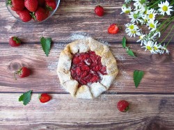 Галета из творожного теста с клубникой - шаг 14