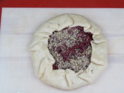 Галета с вишней и орехами - шаг 4 Галета с вишней и орехами - шаг 4