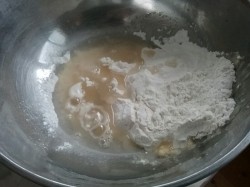 Галетное печенье на воде с крахмалом без яиц - шаг 1