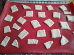 Галетное печенье на воде с крахмалом без яиц - шаг 5