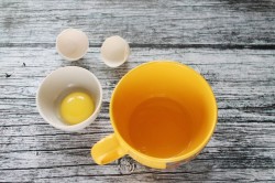 Глазурь для кулича пасхального из сахарной пудры - шаг 2 Глазурь для кулича пасхального из сахарной пудры - шаг 2