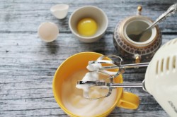 Глазурь для кулича пасхального из сахарной пудры - шаг 5 Глазурь для кулича пасхального из сахарной пудры - шаг 5