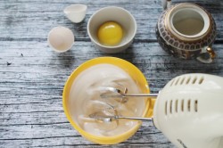 Глазурь для кулича пасхального из сахарной пудры - шаг 6 Глазурь для кулича пасхального из сахарной пудры - шаг 6