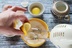 Глазурь для кулича пасхального из сахарной пудры - шаг 7 Глазурь для кулича пасхального из сахарной пудры - шаг 7