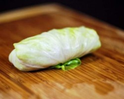 Голубцы запеченные в сметане с луком - шаг 9