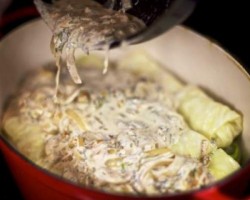 Голубцы запеченные в сметане с луком - шаг 14