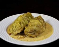 Голубцы запеченные в сметане с луком - шаг 15