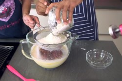 Голый торт с фруктами шоколадный бисквит с маскарпоне - шаг 10 Голый торт с фруктами шоколадный бисквит с маскарпоне - шаг 10