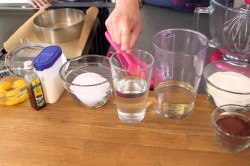 Голый торт с фруктами шоколадный бисквит с маскарпоне - шаг 1 Голый торт с фруктами шоколадный бисквит с маскарпоне - шаг 1