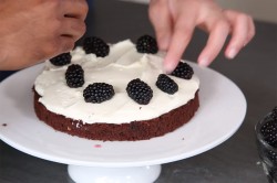 Голый торт с фруктами шоколадный бисквит с маскарпоне - шаг 23 Голый торт с фруктами шоколадный бисквит с маскарпоне - шаг 23