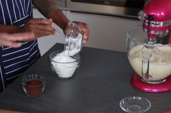 Голый торт с фруктами шоколадный бисквит с маскарпоне - шаг 8 Голый торт с фруктами шоколадный бисквит с маскарпоне - шаг 8