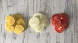 Горбуша с картошкой в духовке запеченная - шаг 2 Горбуша с картошкой в духовке запеченная - шаг 2