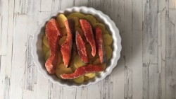 Горбуша с картошкой в духовке запеченная - шаг 5 Горбуша с картошкой в духовке запеченная - шаг 5