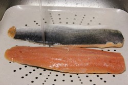 Горбуша соленая в домашних условиях - шаг 4