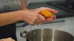 Гороховый суп с мясом свинины и копченостями - шаг 1