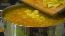 Гороховый суп с мясом свинины и копченостями - шаг 22