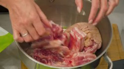 Гороховый суп с мясом свинины и копченостями - шаг 2