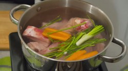 Гороховый суп с мясом свинины и копченостями - шаг 3