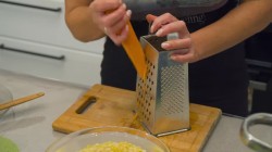 Гороховый суп с мясом свинины и копченостями - шаг 8