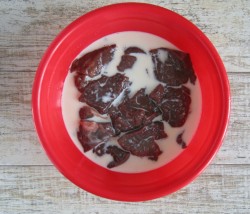 Говяжья печень жареная с луком - шаг 2