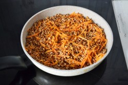 Гречка с курицей в духовке - шаг 6