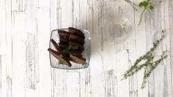 Гренки из черного хлеба с чесноком - шаг 5