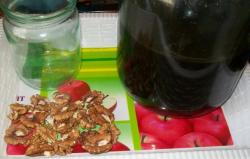 Грецкие орехи с медом - шаг 1 Грецкие орехи с медом - шаг 1