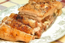 Грудинка свиная в фольге с чесноком - шаг 8