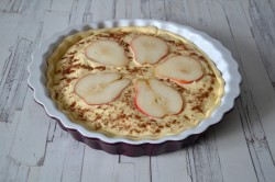 Грушевый пирог со сливками и миндалем - шаг 16