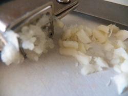 Грузинский салат из свеклы с перцем и зеленью - шаг 12